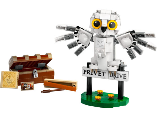 LEGO Harry Potter Hedwig At 4 Privet Drive (76425) - Image 2