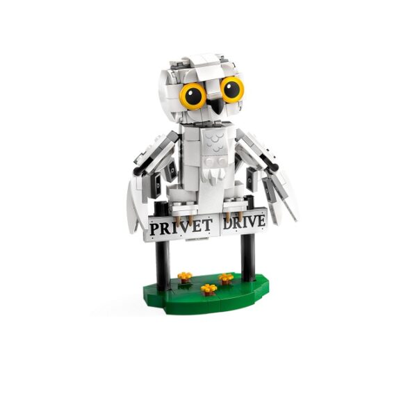 LEGO Harry Potter Hedwig At 4 Privet Drive (76425) - Image 3