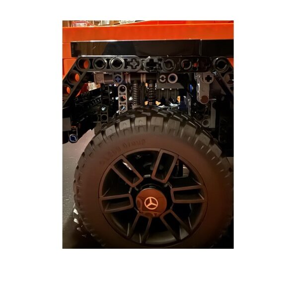 LEGO Technic Mercedes-Benz G500 Professional Line (42177) - Image 4