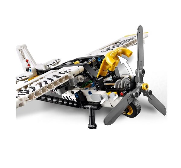 LEGO Technic Bush Plane (42198) - Image 6