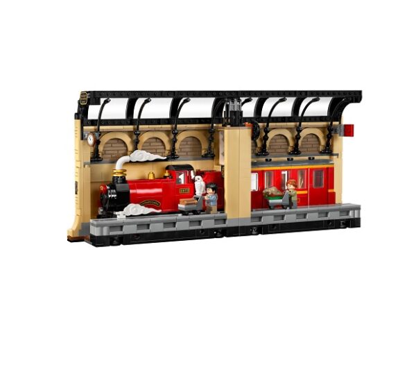 LEGO Harry Potter Book Nook: Hogwarts Express (76450) - Image 4