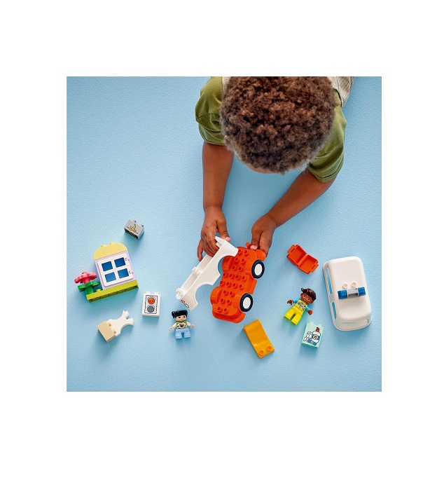 LEGO Duplo Ambulance & Driver (10447) - Image 7