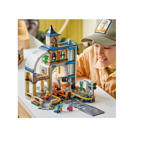LEGO City Central Train Station (60469) - Image 3