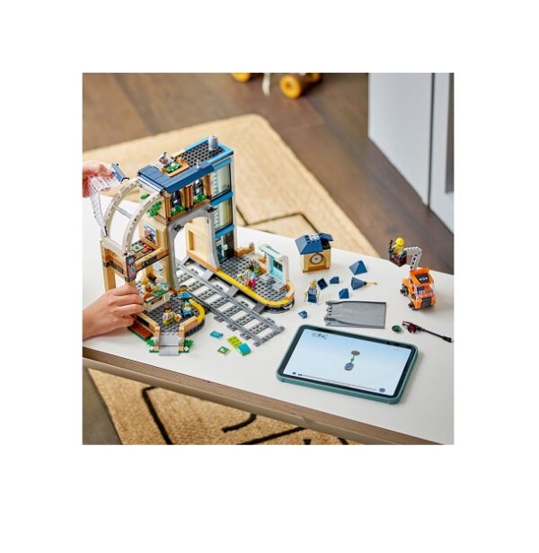 LEGO City Central Train Station (60469) - Image 6