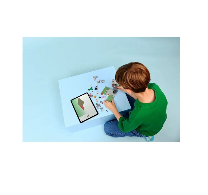 LEGO Minecraft The Pale Garden 21586 - Image 4