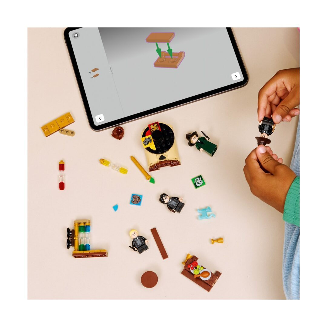 LEGO Harry Potter Hogwarts™ Castle: Sorting Hat™ Ceremony 76460 - Image 4