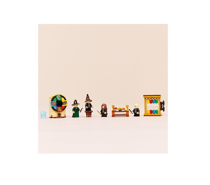 LEGO Harry Potter Hogwarts™ Castle: Sorting Hat™ Ceremony 76460 - Image 5